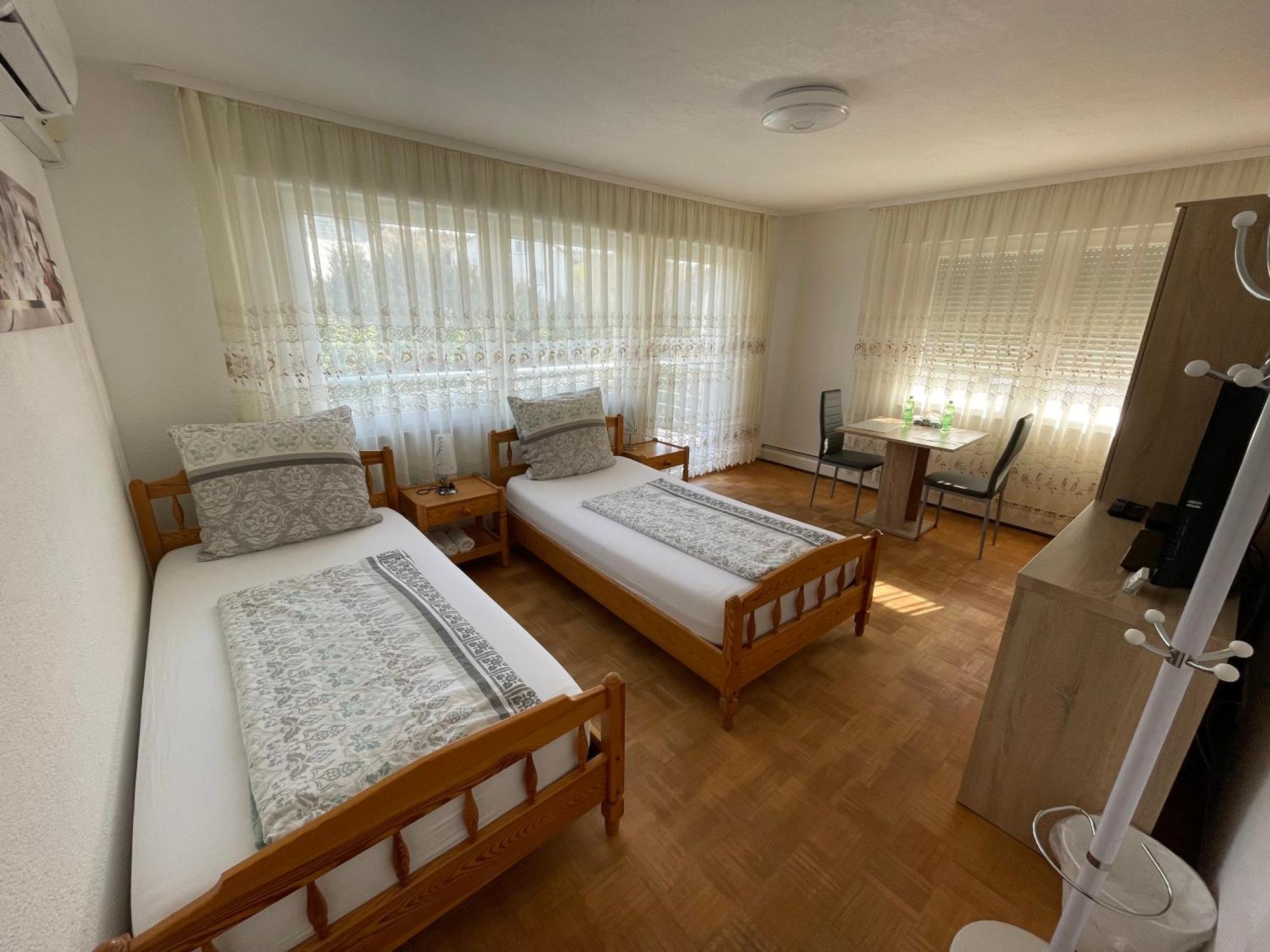 Nita Hotel Frickenhausen  Buitenkant foto
